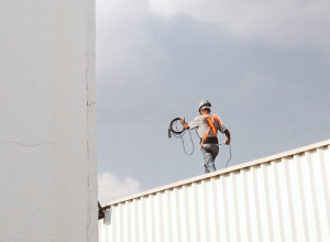 Obrero de estructuras metálicas SR Coime